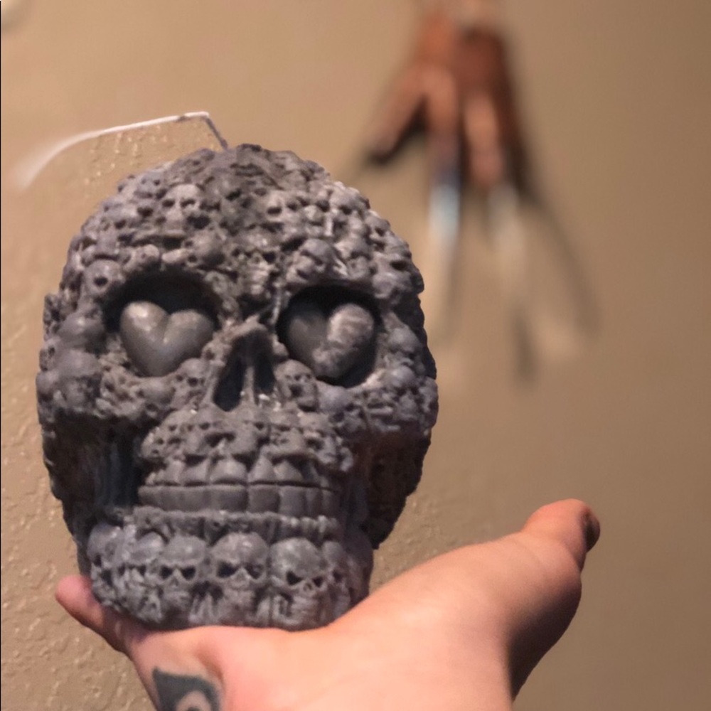 Skeleton skull free standing pillar mold candle
